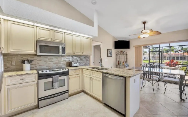 1140 la Palma Court