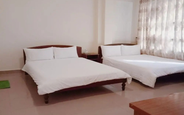 Quang Chien Hotel by Zuzu