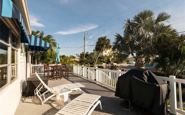 Anna Cabana Beach House by RedAwning