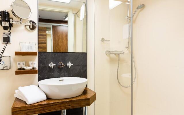 Avalon Hotel & Conferences
