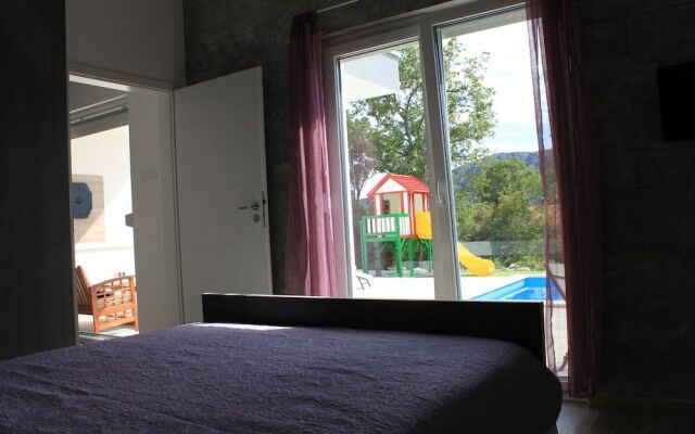 Holiday House Lovric