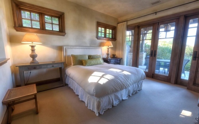 Chateau D' Renaitre - Carmel-By-The-Sea