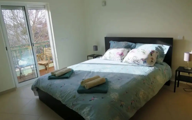 2 Bed Apartment With com Pool