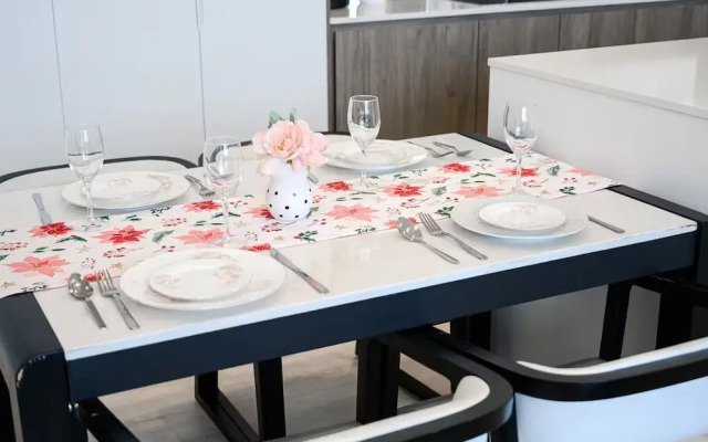 Metawisebnb Executive 2-bedroom Stadium View Apartment W Parking