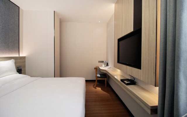 Wenxing Hotel (Zhuhai Xiangzhou Station Riyuebei Opera Theater)
