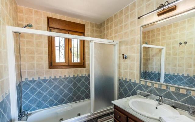 Villa Javier Sayalonga by Ruralidays