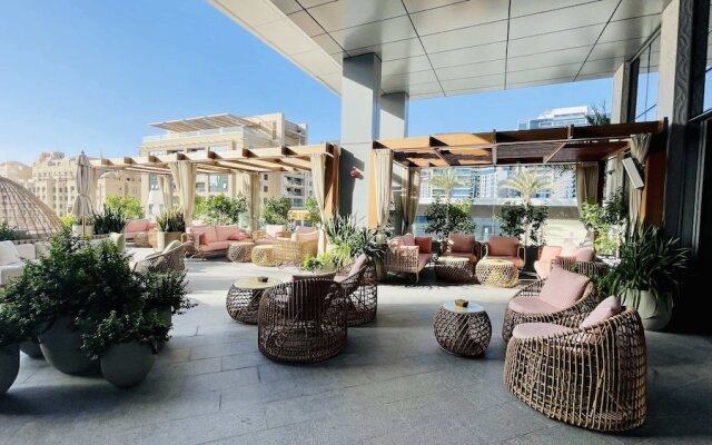 LUX Iconic Views at Palm Tower Suite 4