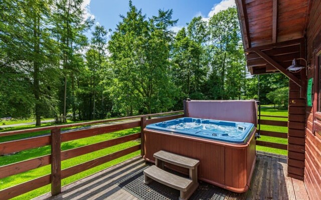 Lady Galloway Lodge 30 with Hot Tub, Newton Stewart