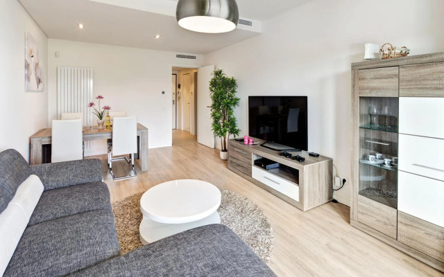 Luxurious T2 apartment, Olhos Dagua