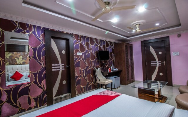 OYO 14579 The Hangout