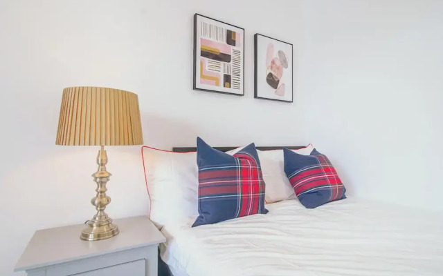Vibrant Bright Apartment Sheffield Sleeps 2