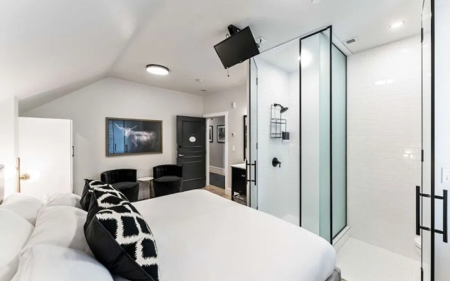 The Inn On Officers Garden