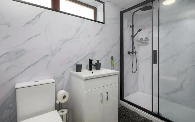 House -sleeps 8, Parking, Suitable for Contractors