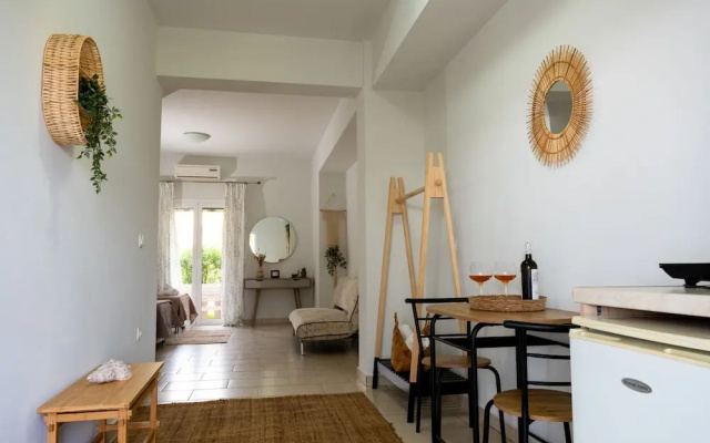 Tesys Studios & Apartments