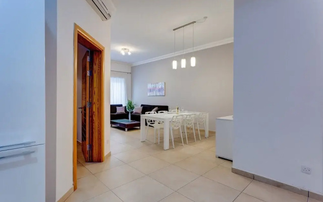 Gorgeous Apartment With Terrace in Fort Cambridge, Pool
