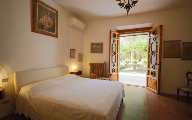 Charming Villa in Tuscany With Swimming Pool