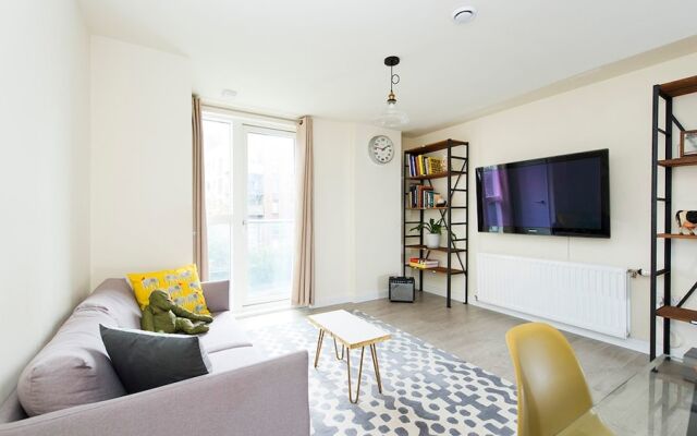 Bright and Spacious 2BR Flat in East London