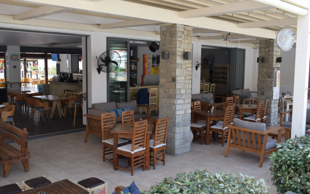 Matina Pefkos ApartHotel