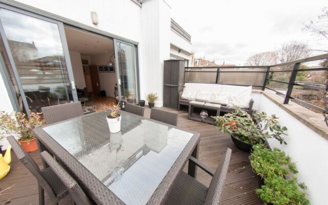 Bright and Spacious Apartment With Terrace