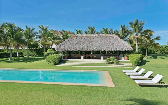Magnificent 5BR Modern Tropical Villa With Pool
