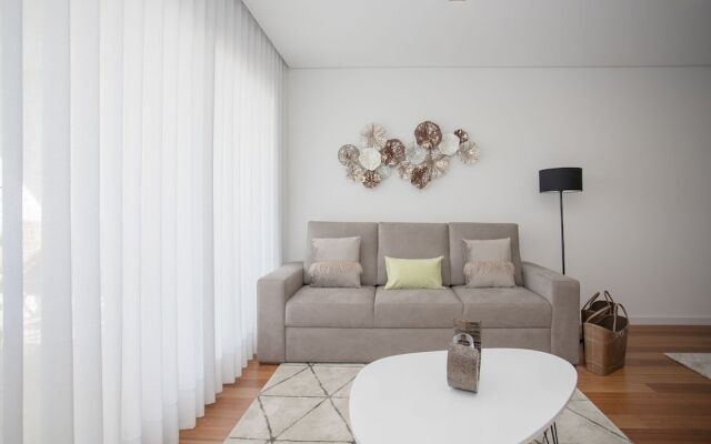 Liiiving -Luxury River View Apartment IX