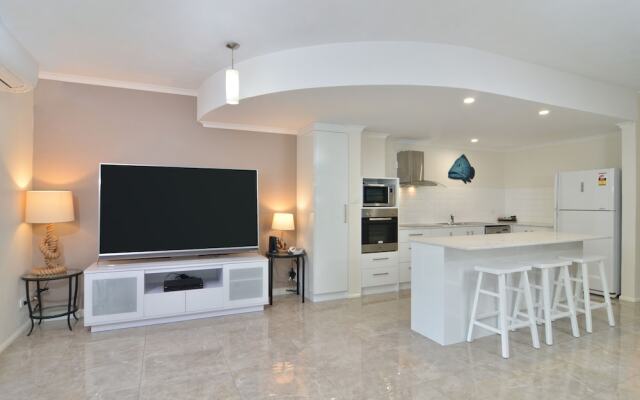 Seascape Holidays – 3 Reef Terraces on St Crispins