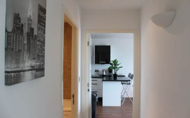 City Crash Pad - West Street Apartments