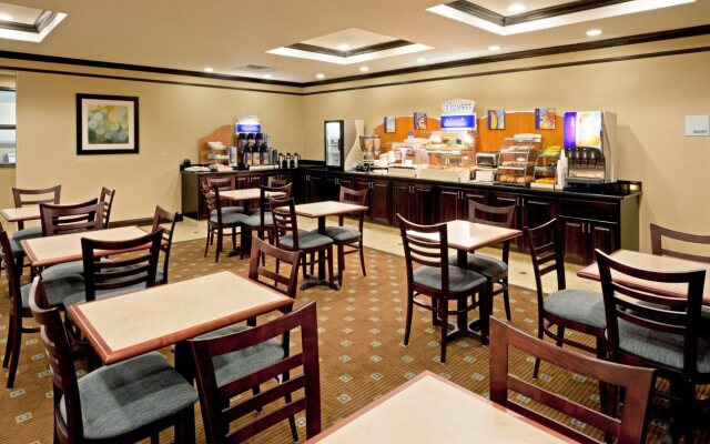 Holiday Inn Express Hotel & Suites Syracuse North - Cicero, an IHG Hotel