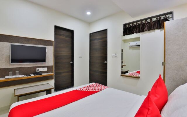 Oyo 25009 Hotel Crystal