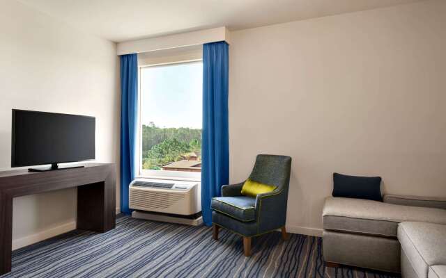 La Quinta Inn & Suites by Wyndham Orlando - IDrive Theme Parks