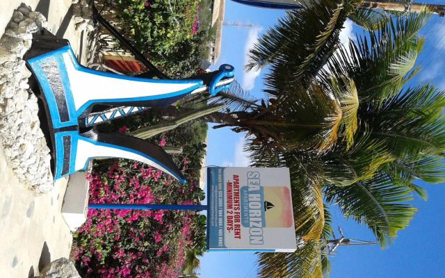 Sea Horizon Apartments (across from Mambo Beach)