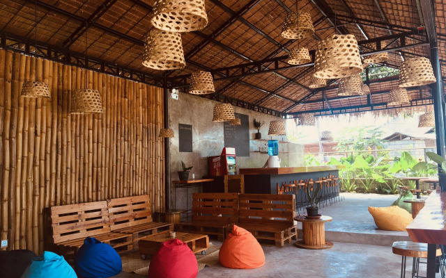 Maayong Hostel - Adults Only