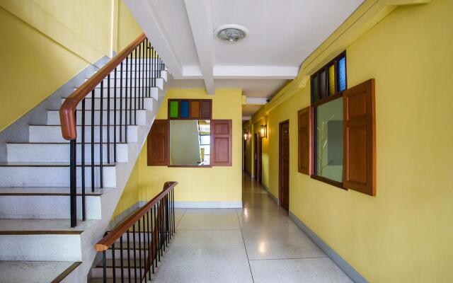 Banthat Thong Hostel