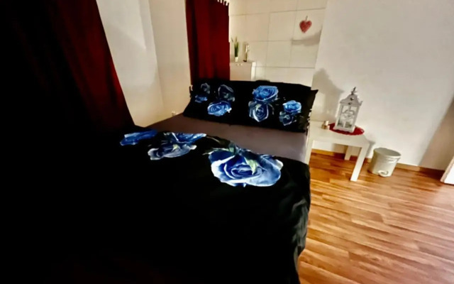 MONFas APARTMENT GARDEN CITY