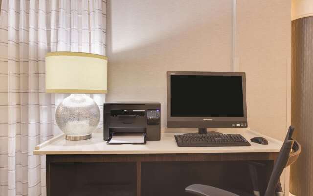 Days Inn by Wyndham Gainesville University I-75