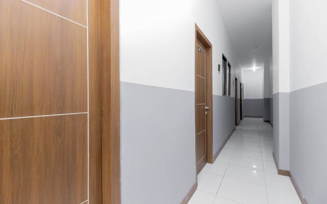 RedDoorz near Mall Of Indonesia