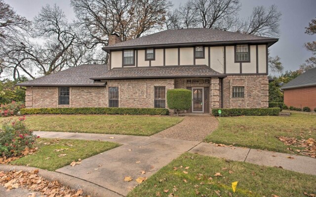 Pool Table, Patio & Grill: Idyllic Mckinney Home