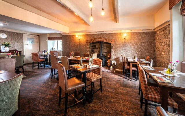 Maypole Inn
