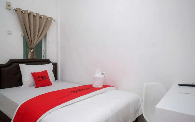 RedDoorz Plus @ Lovina Inn Tonrangeng River Side