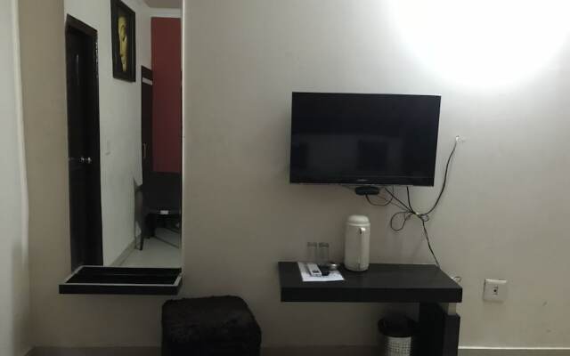OYO 27864 Hotel Samrat