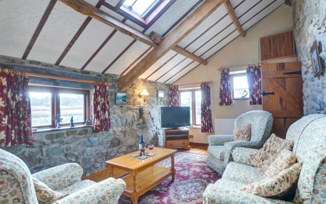 Cozy Holiday Home in Llanfaglan Near Sea