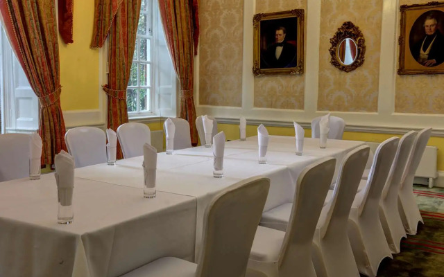 OYO Baylis House Hotel