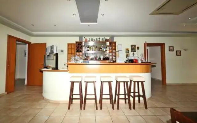 Palirria Hotel & Studios