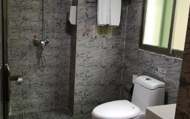 Thank Inn Hotel Guangdong Shenzhen Nanshan District Window of the World – Bathroom – Shenzhen