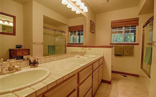 Updated Family Home W/big Deck #102