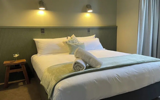 The Elmwood Motel
