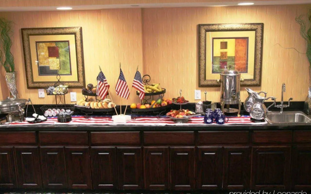 Hampton Inn & Suites Dallas/Lewisville-Vista Ridge Mall, TX