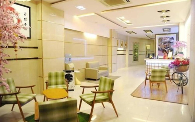 Thuy Sakura Hotel & Serviced Apartment
