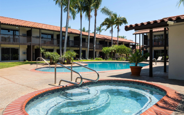 Best Western Plus Pepper Tree Inn