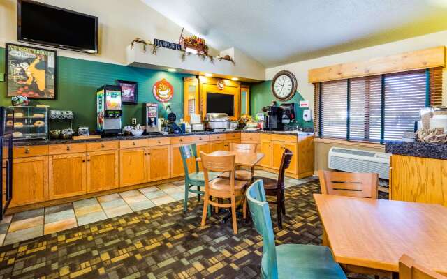 AmericInn by Wyndham Hampton